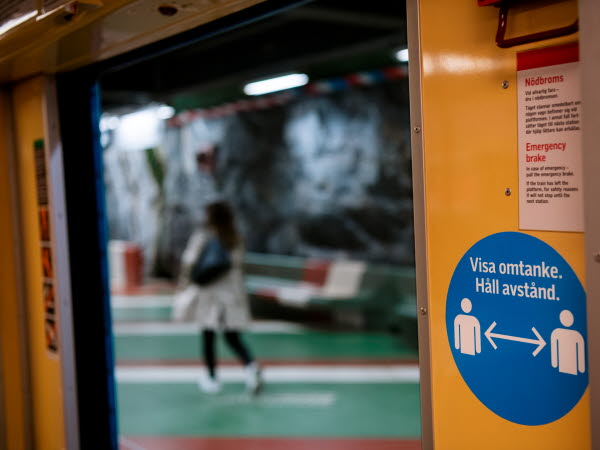 Skylt för att hålla avstånd i kollektivtrafik